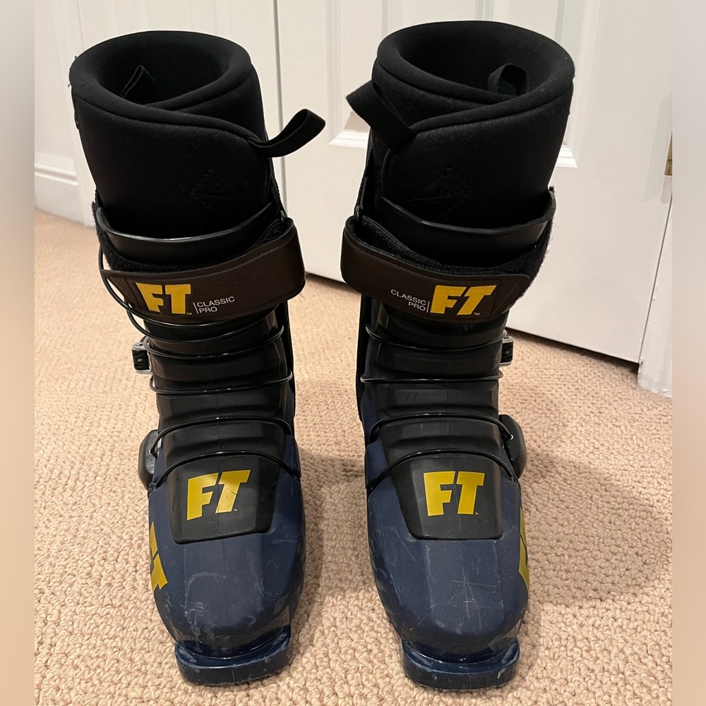 Full Tilt Ski boots size 25.5